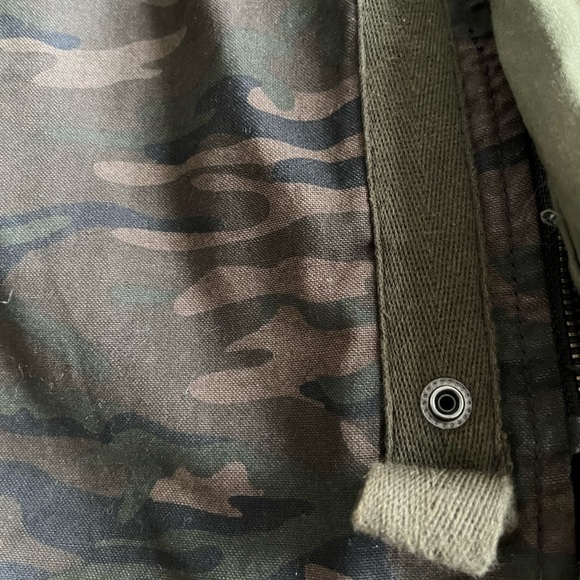 Jack and Jones camo parka - Size L - Picture 6 of 6